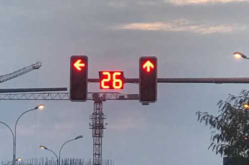 跟大货车后面看不到误闯红灯要扣分吗1