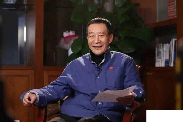 李雪健