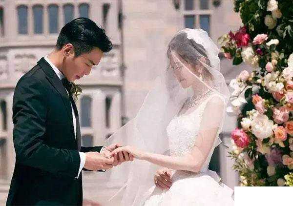 张若昀唐艺昕结婚照